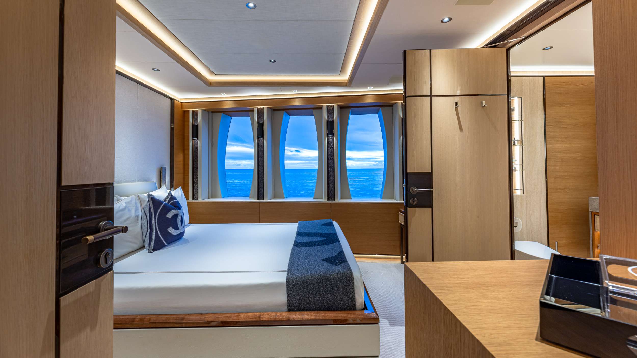 TOP FIVE II yacht image 13
