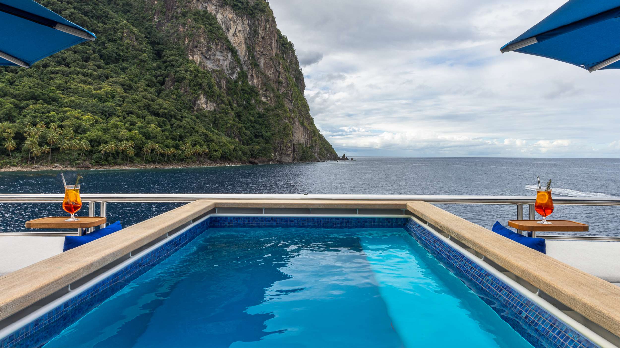 TOP FIVE II yacht image 15