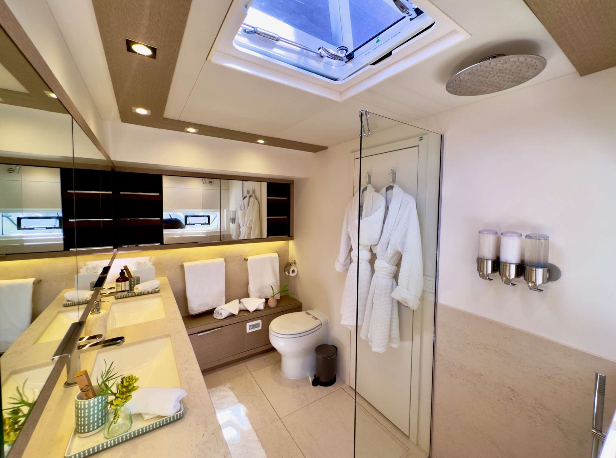 TWIN FLAME 77 yacht image 7