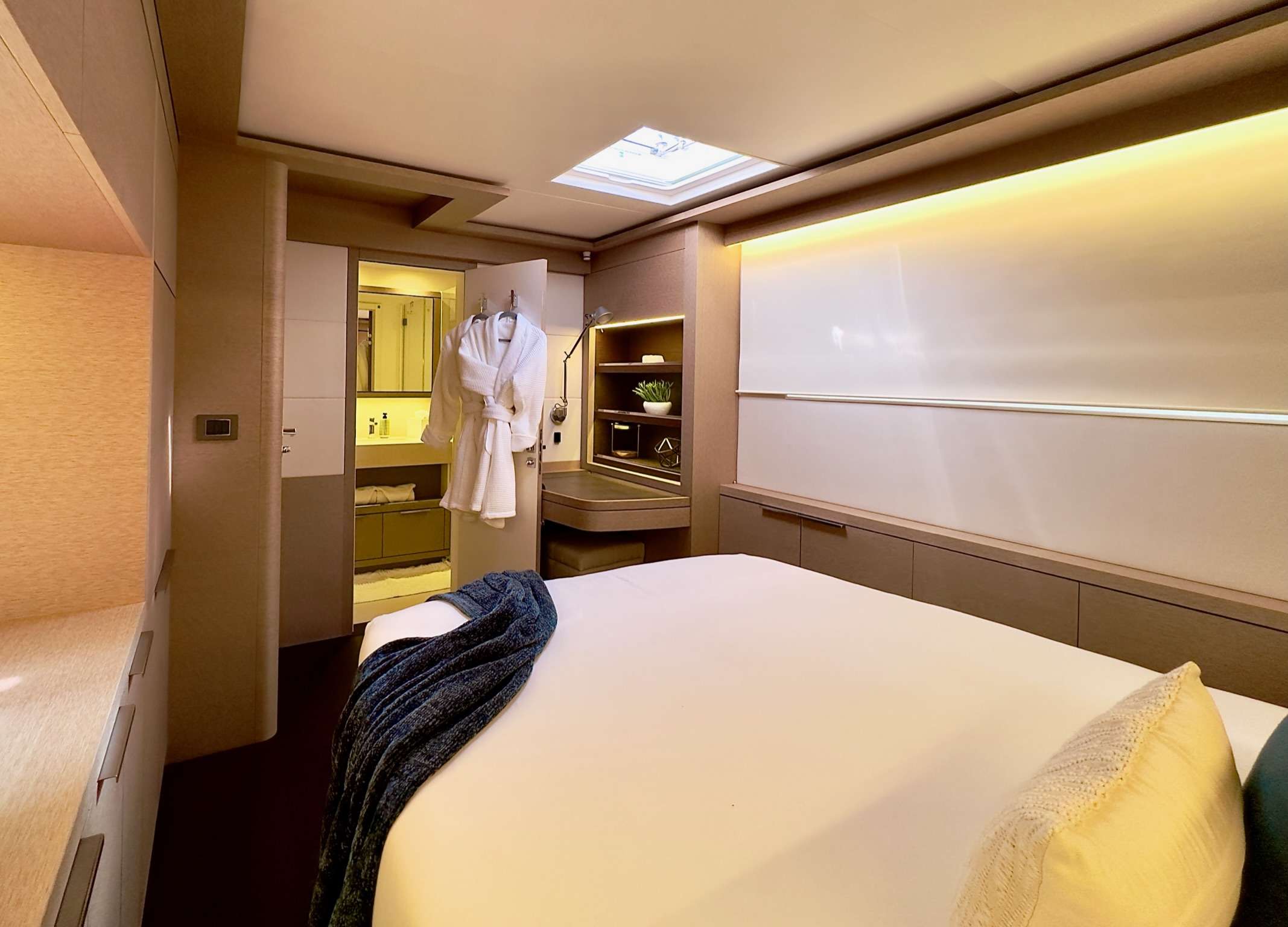 TWIN FLAME 77 yacht image 8