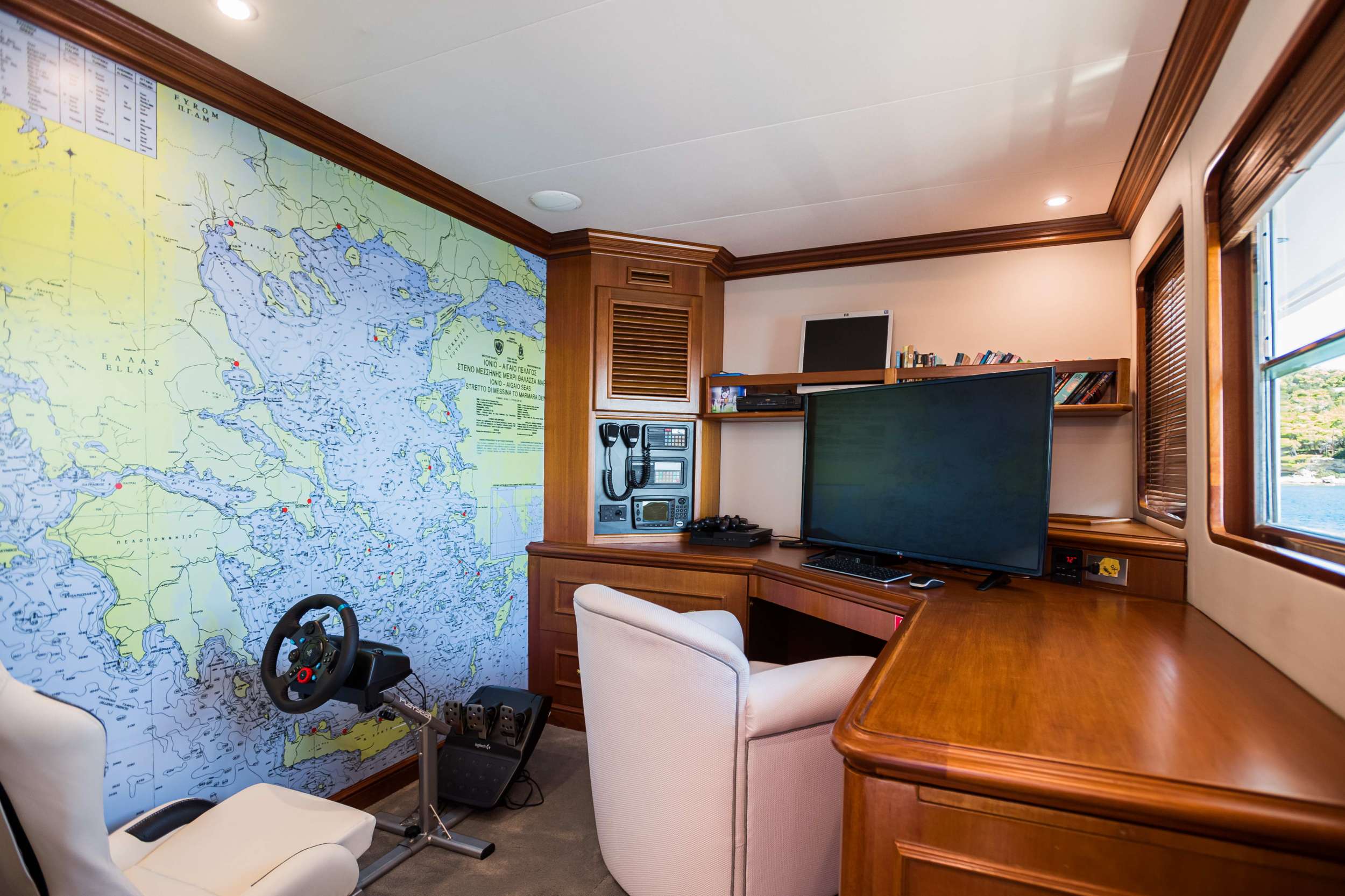 WIND OF FORTUNE yacht image 12
