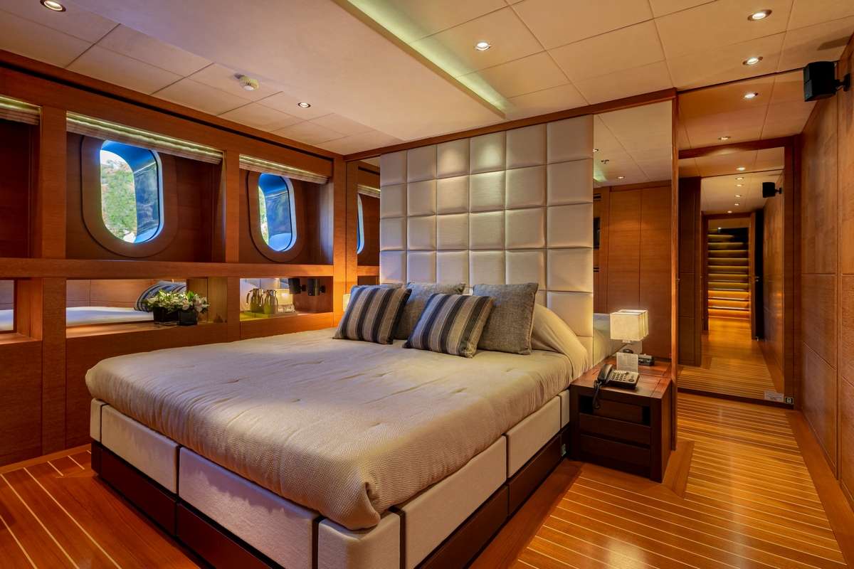ZALIV III yacht image 11
